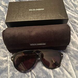 Dolce & Gabbana Black Aviator Sunglasses Like New W/ case and box